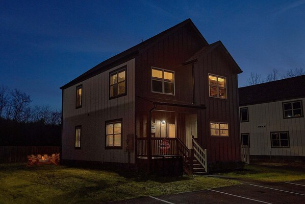 Exterior - Acorn Lodge Cabin Rental (Sevierville)