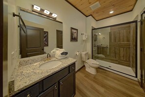 Bathroom - Acorn Lodge Cabin Rental (Sevierville)