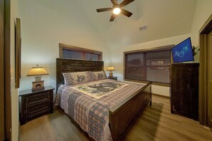 Room - Acorn Lodge Cabin Rental (Sevierville)