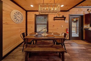 Dining - Fiesta Hills Hideaway 2 Bedroom Cabin Rental (Sevierville)