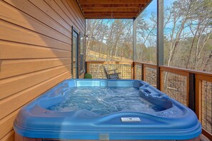 Outdoor spa tub - Fiesta Hills Hideaway 2 Bedroom Cabin Rental (Sevierville)