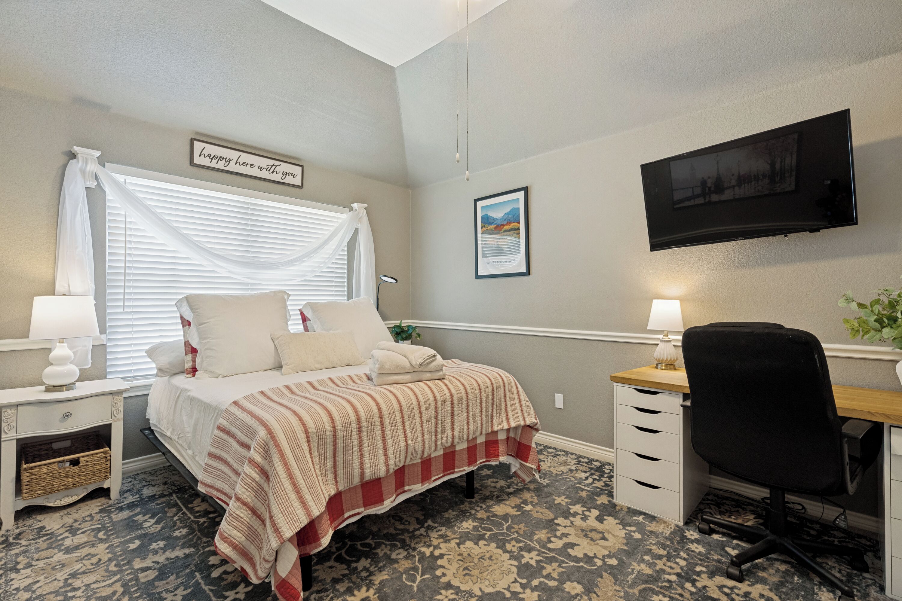 Iron/ironing board, WiFi, bed sheets