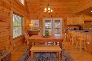 Dining - Autumn Ridge Cabin Rental (Sevierville)