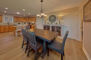 Dining - Palmer's Place Cabin Rental (Sevierville)