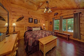 Room - Webb Creek Hideaway Cabin Rental (Gatlinburg)