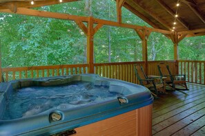 Outdoor spa tub - Webb Creek Hideaway Cabin Rental (Gatlinburg)