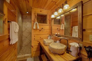 Bathroom - Webb Creek Hideaway Cabin Rental (Gatlinburg)