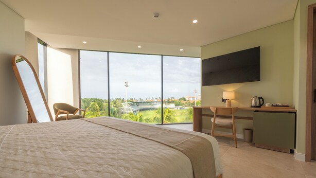 In-room safe, desk, laptop workspace, free WiFi - Saint George Hotel (San Andrés)