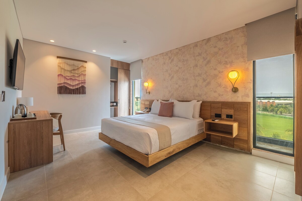 In-room safe, desk, laptop workspace, free WiFi