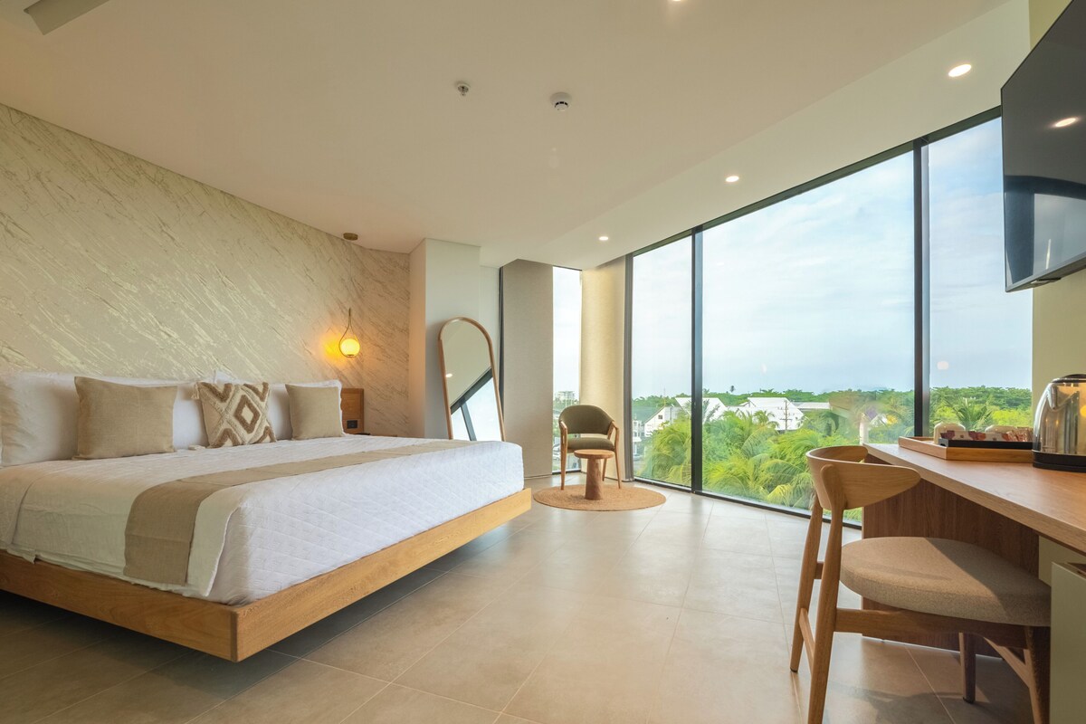 In-room safe, desk, laptop workspace, free WiFi