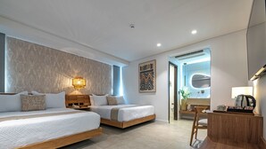 In-room safe, desk, laptop workspace, free WiFi - Saint George Hotel (San Andrés)