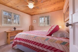Room - #3 Sage at Taos Lodging - 750 sq ft Hot Tub + A/C (Taos)
