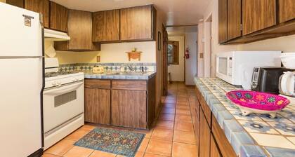 #2 Lavender @ Taos Lodging 750 sq ft Hot Tub + A/C