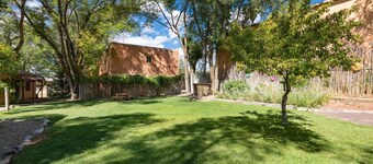 #5 Sunflower @ TaosLodging - 750 sq ft Hot Tub+ AC