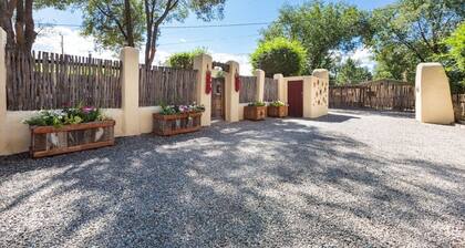 #8 Yucca at Taos Lodging - 750 sq ft w/ AC+Hot Tub