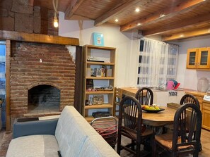 Family Cabin, Patio, Garden View | Bahagian dalam