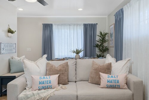 Newport Beach & Bay Oasis 2 King Beds, Smart TVs, AC Bike Rentals & Beach Gear