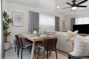 Dining - Newport Beach & Bay Oasis 2 King Beds, Smart TVs, AC Bike Rentals & Beach Gear (Newport Beach)