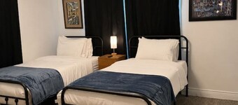 Archer House 2BR · Workspace · Pets · Downtown