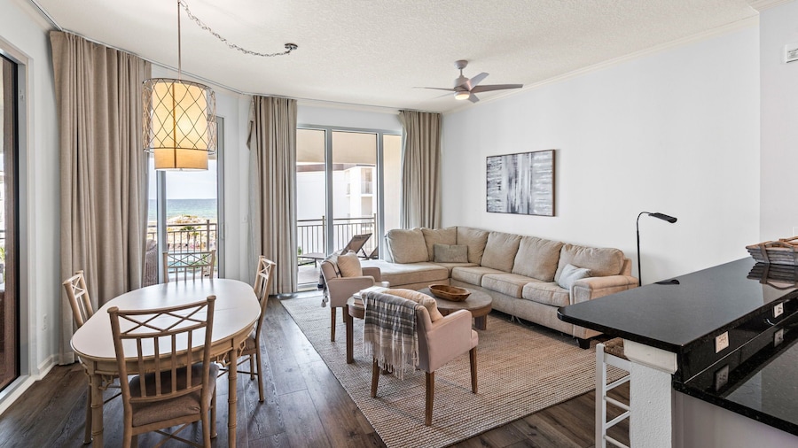 2BR Gulf-front Pool, Hot Tub & Direct Beach Access + Attraction Tickets!