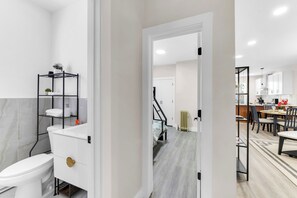 Unclassified image, 4 of 35, button - Spacious 4BR Jersey City Stay Near NYC (Jersey City)