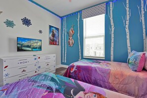 A bedroom with a bed, dresser, and a window with blinds. - Stay in Style! 6BR Storey Lake Retreat with Pool & Spa (Kissimmee)