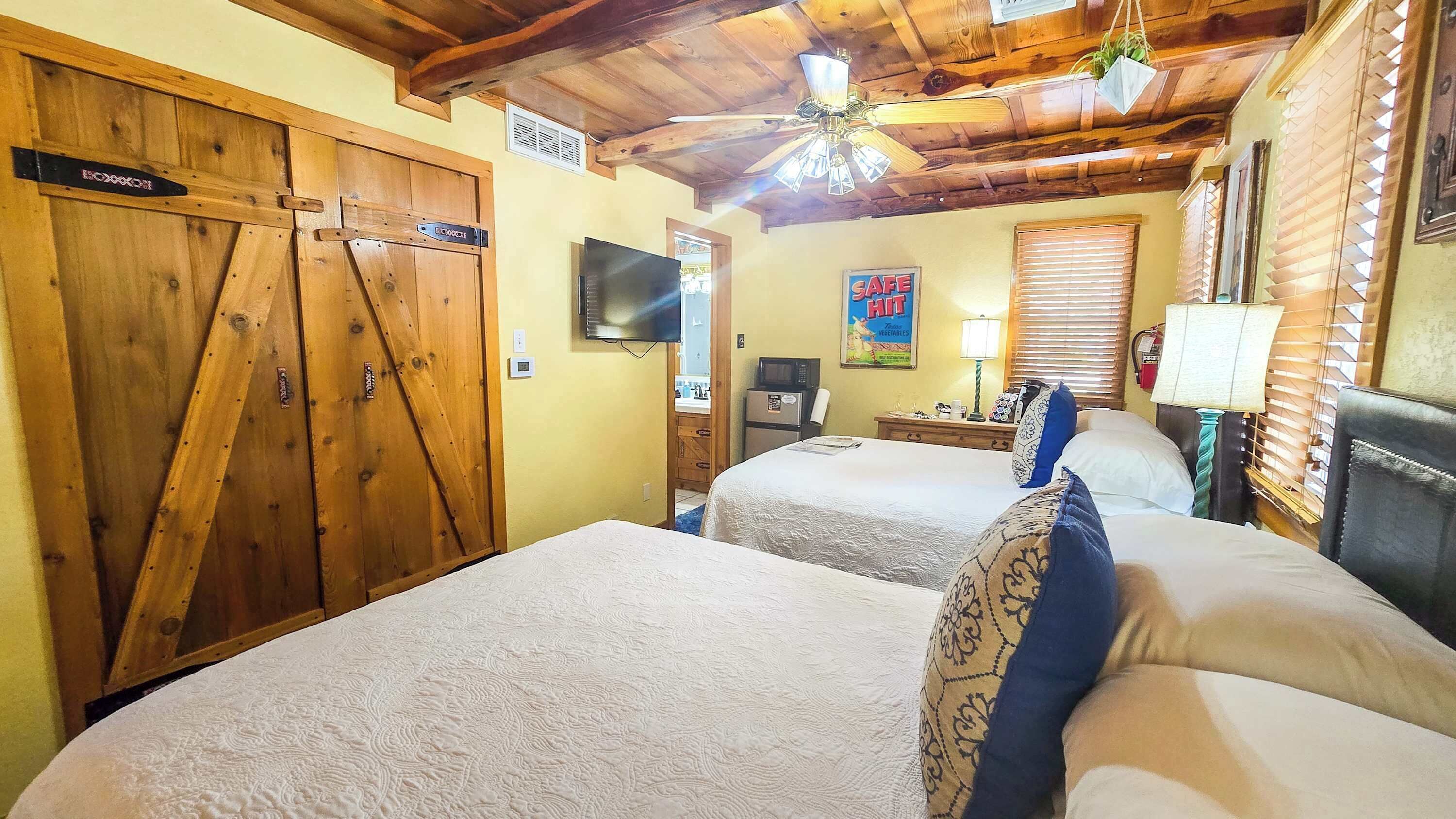 Iron/ironing board, WiFi, bed sheets
