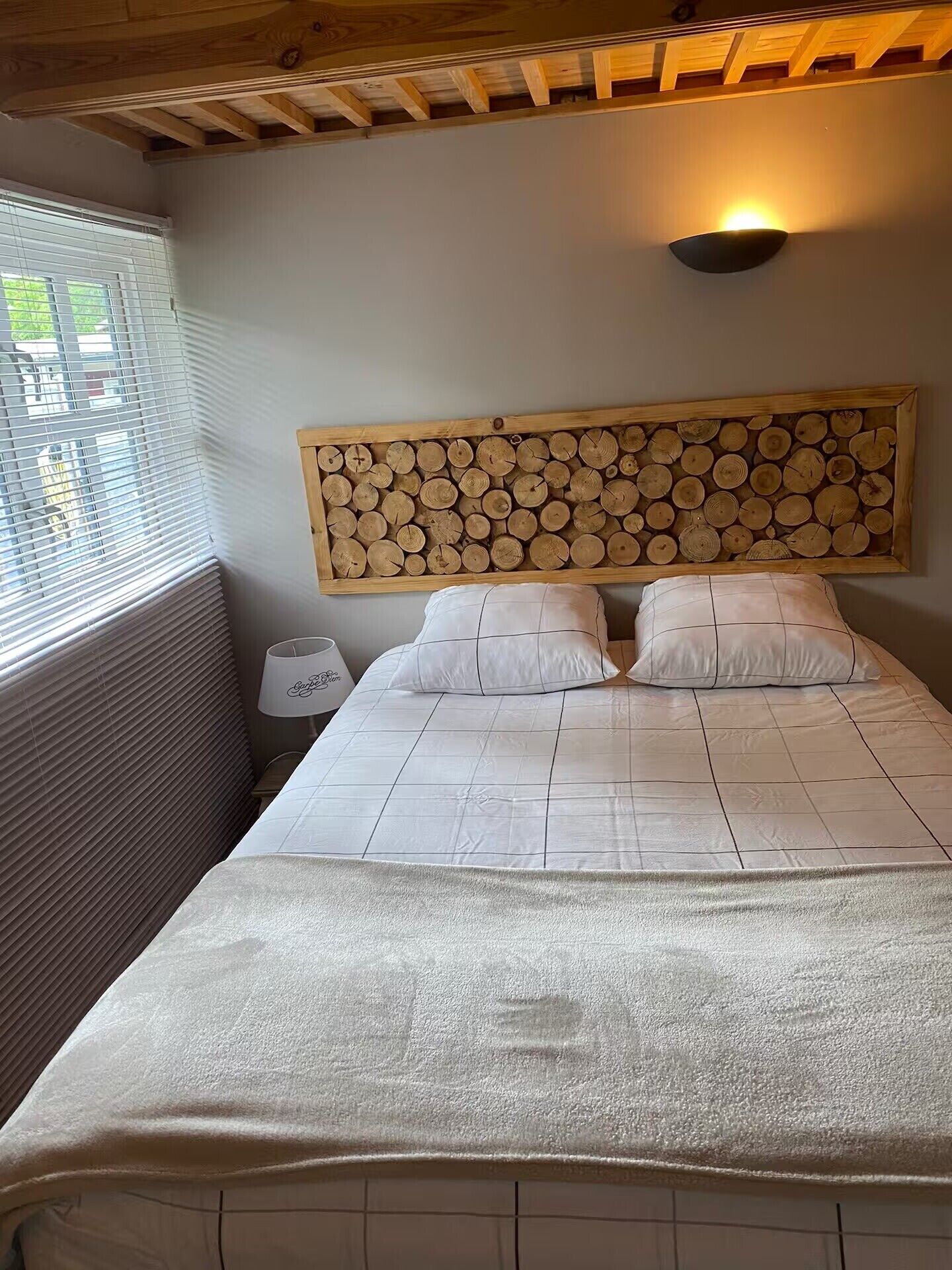 WiFi, bed sheets