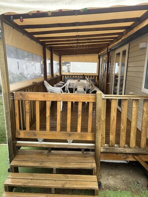 Outdoor dining - Mobilhome 3 chambres (Canet-en-Roussillon)