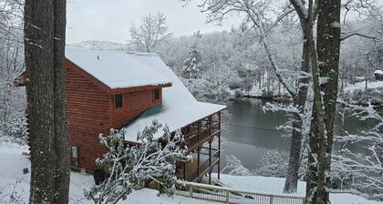 Log Cabin on the Lake with Private Dock-Hot Tub-Fireplace-Arcade-Close to town!