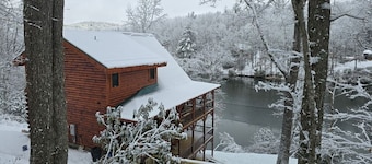 Log Cabin on the Lake with Private Dock-Hot Tub-Fireplace-Arcade-Close to town!