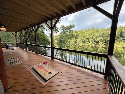 Log Cabin on the Lake with Private Dock-Hot Tub-Fireplace-Arcade-Close to town!