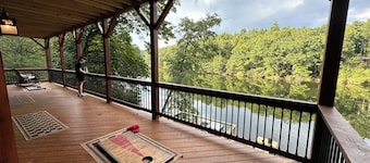 Log Cabin on the Lake with Private Dock-Hot Tub-Fireplace-Arcade-Close to town!