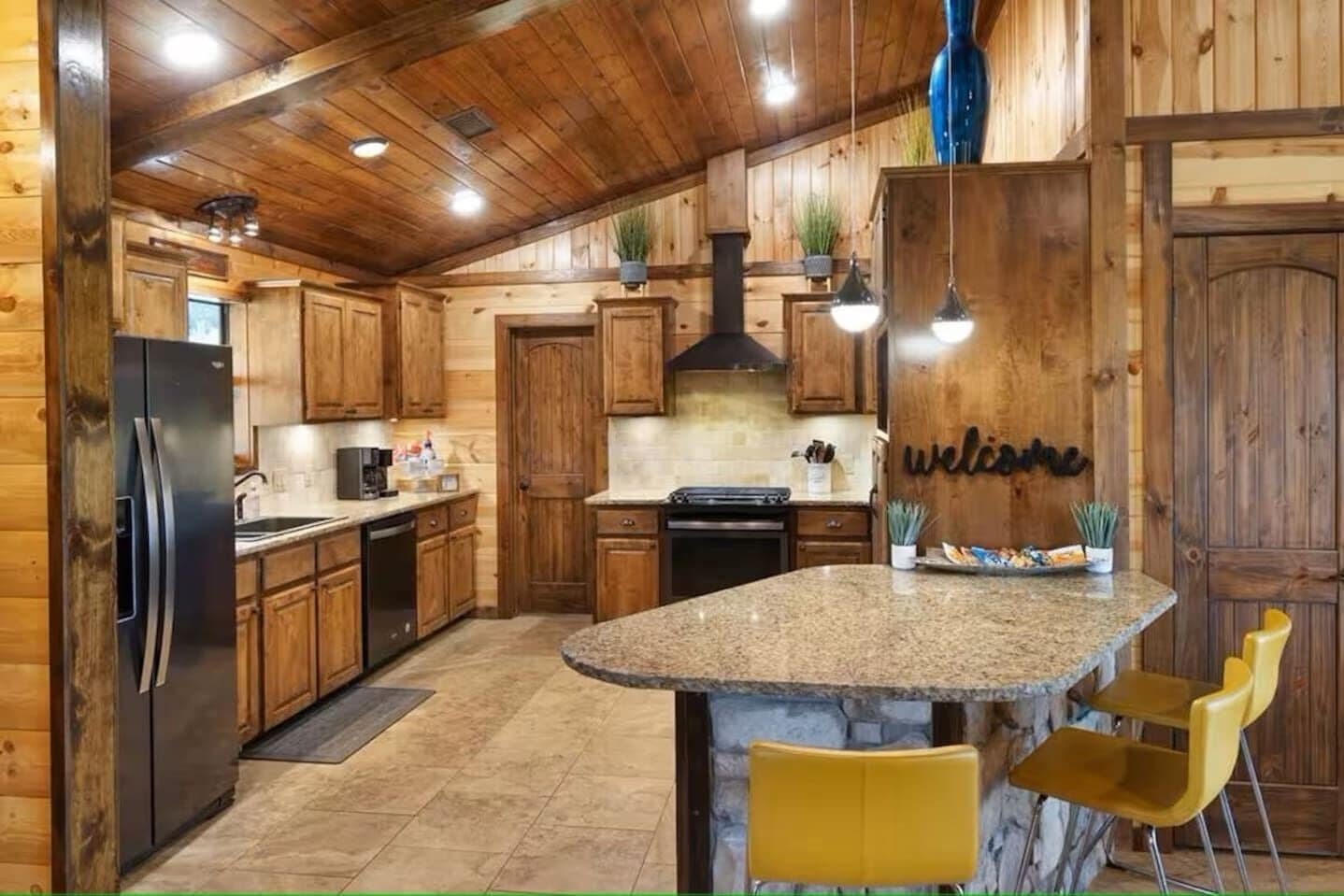 Kitchen bar seating—ideal for breakfast, snacks, or socializing while cooking.
