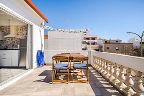 Outdoor dining - casa BOA VIDA, 150 square meters for YOUR comfort (Olhão)
