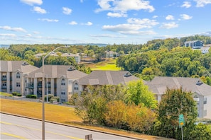 A residential area with multi-story buildings, a road with yellow lines, and a sign indicating the East Yellow Route. - Enjoy the Indoor Pool, Hot Tub and Sauna! Free Daily Attraction Tickets (Branson)