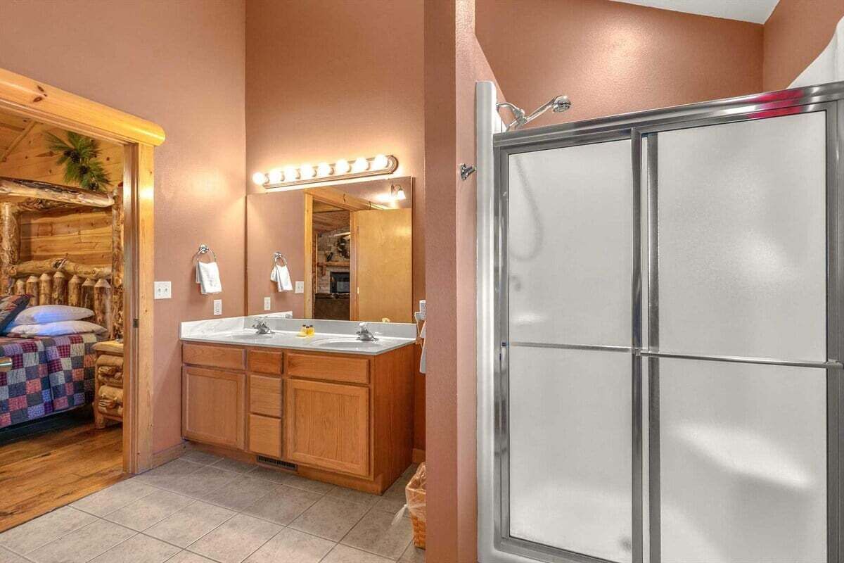 Shower, jetted tub, hair dryer, towels