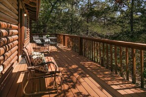 Outdoor dining - Incredible! Double King Suite Cabin, Located in Fu (Branson)