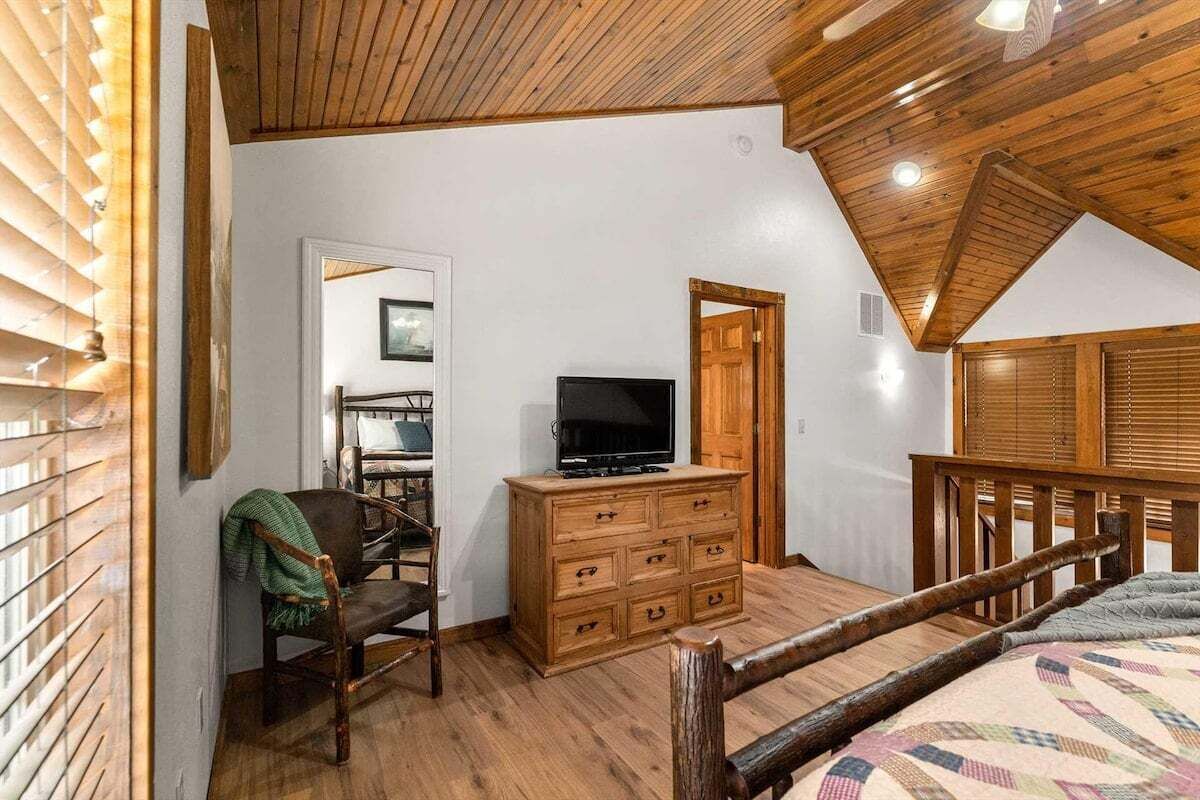 Iron/ironing board, WiFi (free), bed sheets