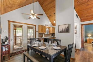 Dining - Pet Friendly Lodge Near Silver Dollar City w Onsite Golf Course (Branson West)