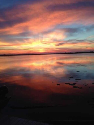 Reelfoot True Lakefront Cabin w Hot Tub & Ample Space