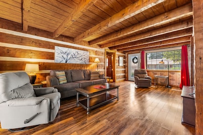 Stunning Cabin Truly On Reelfoot Lake_Private Hot Tub_Billiards