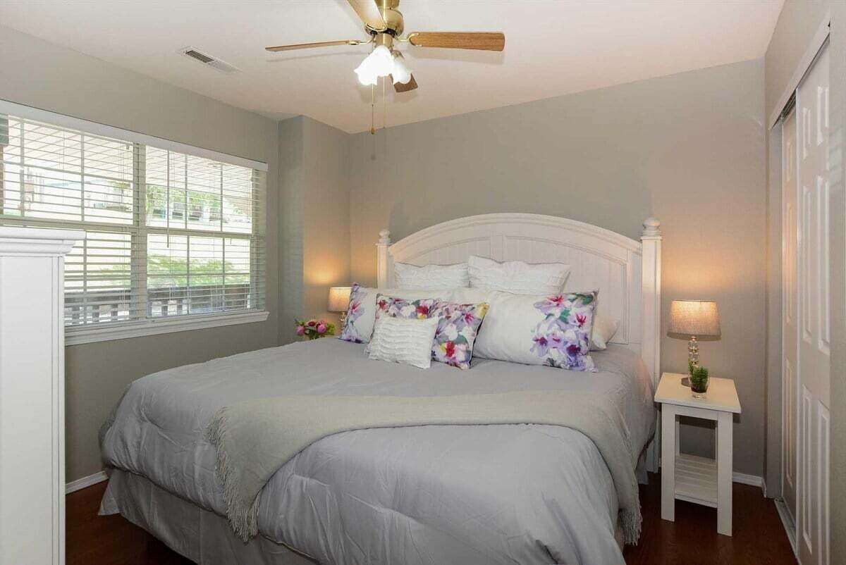WiFi (free), bed sheets