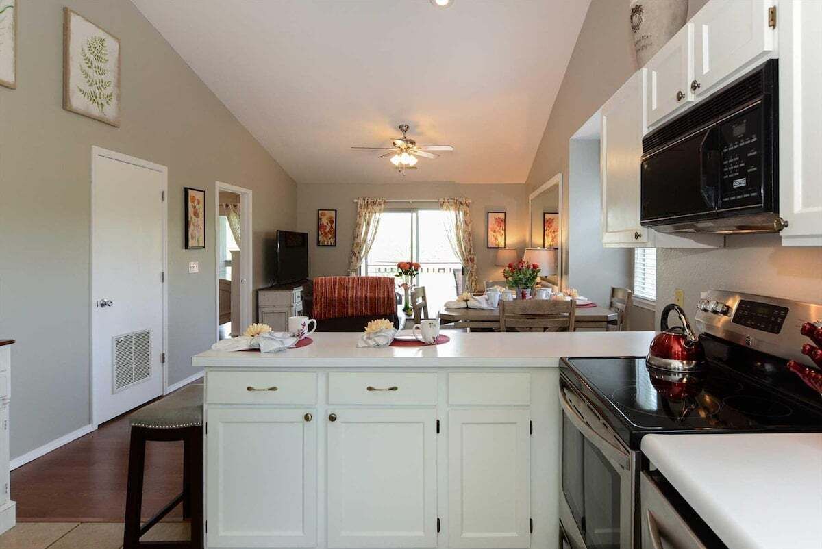 Coffee/tea maker, fridge, microwave, oven