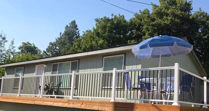 Hidden Gem! New 3BR/2BA Sleeps 6 Pet Friendly Near WSU & UI