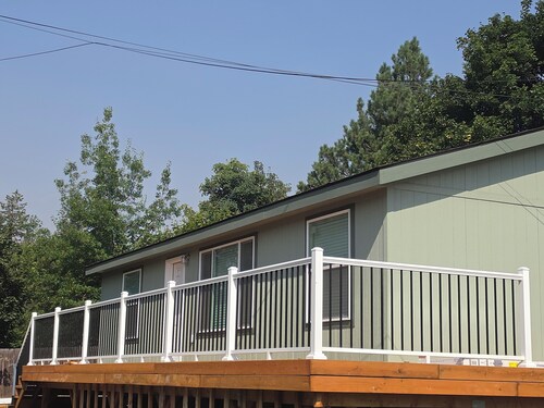 A Hidden Gem: New 3-bedroom manufactured home in small park in Palouse. Deck, AC