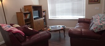 Hidden Gem!    New 3BR/2BA     Sleeps 6     Pet Friendly     Near WSU & UI