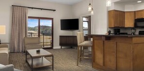 Living area - 3-bedroom sleeps 10 @ WATER PARK resort in Sevierville Tennesse (Sevierville)
