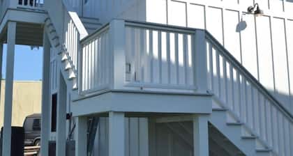 River Vista 180 - 1BR Riverfront Apartment Near Sunbury Crab Co.
