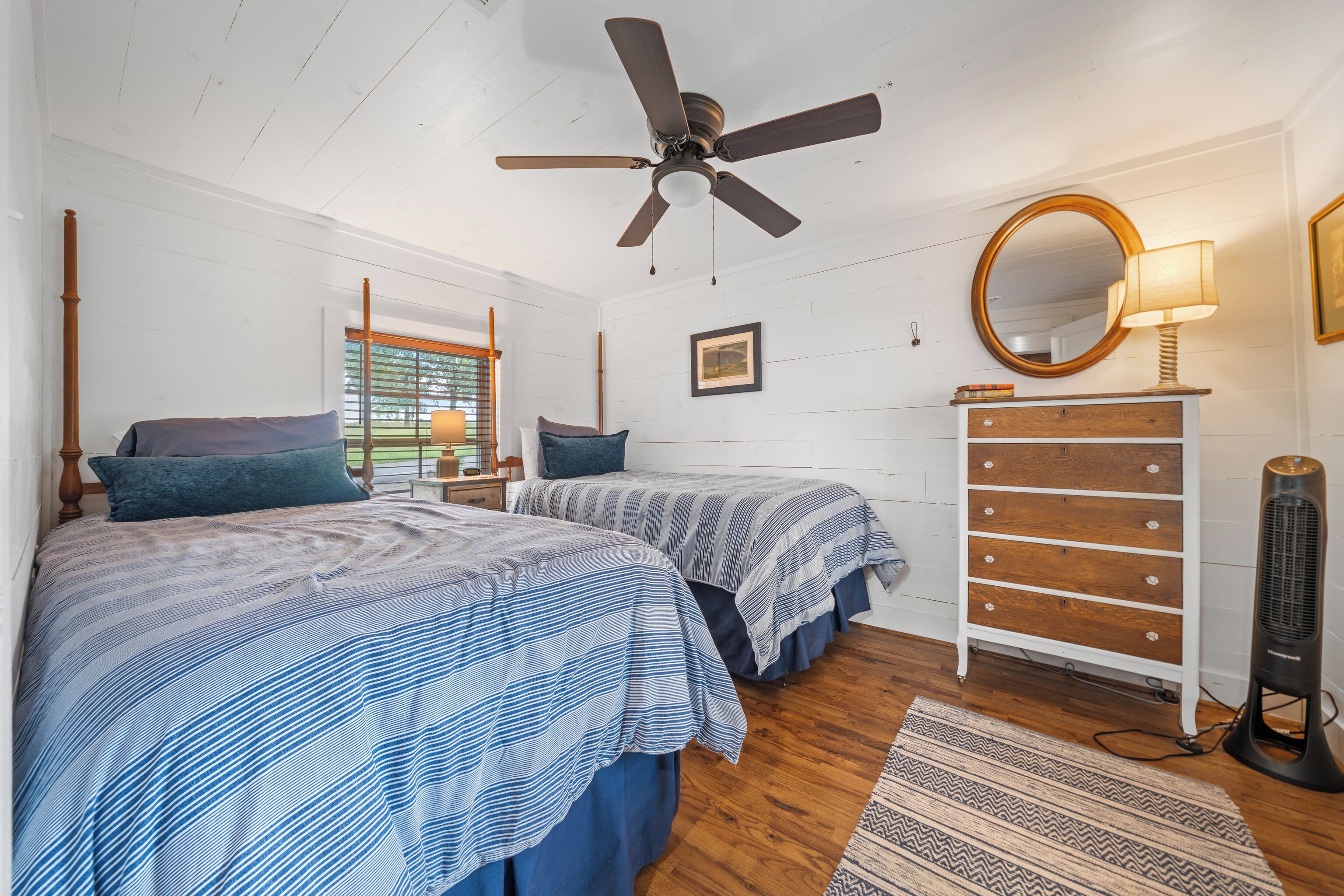 3 chambres, fer et planche à repasser, Wi-Fi gratuit, draps fournis